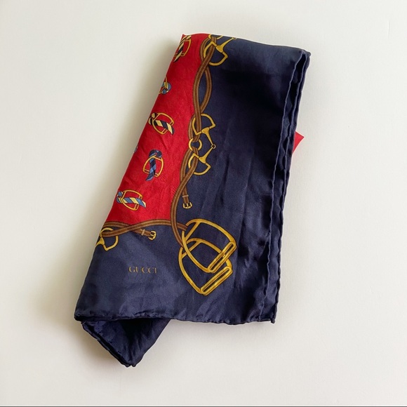 COPY - Gucci
handkerchief/ neck scarf
16x16 - Picture 1 of 7